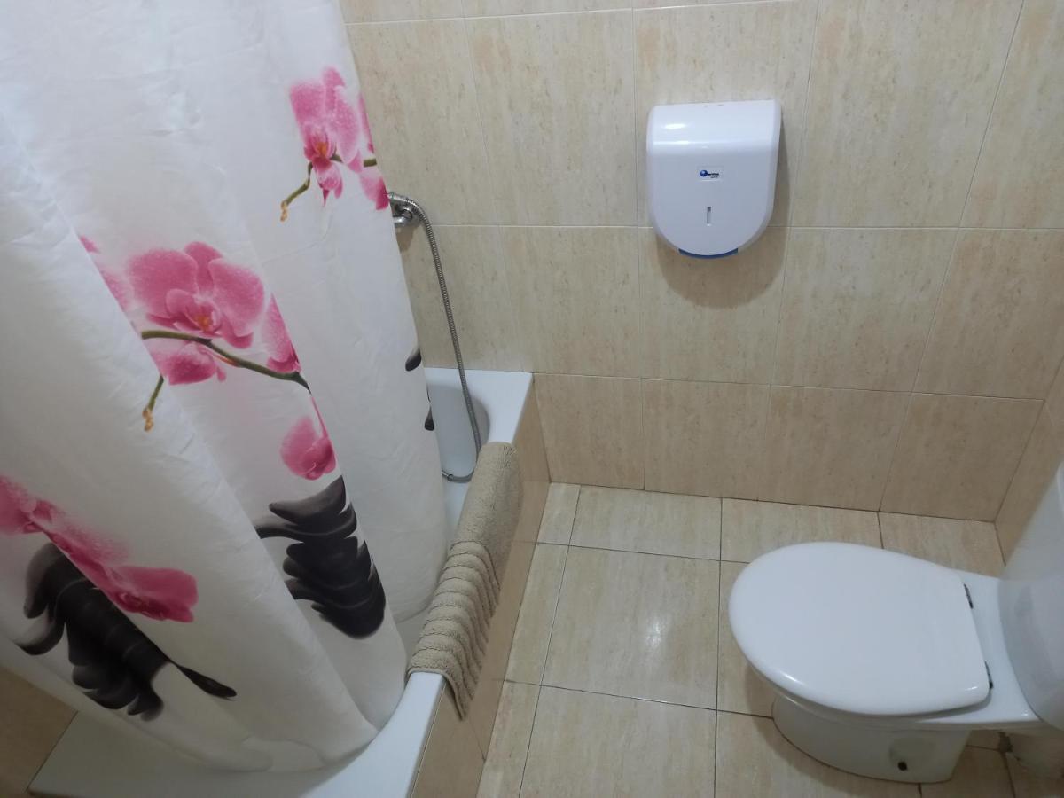 Hostal Muntaner Barselona Dış mekan fotoğraf